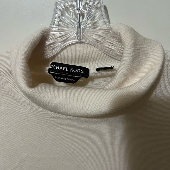 ****Donated****Michael Kors off white wool sweater Size XL - Picture 3 of 6
